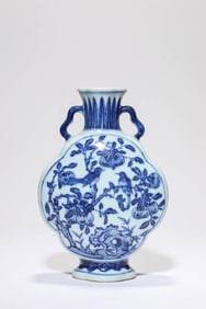 A BLUE AND WHITE 'BIRDS AND FLOWERS' MOONFLASK