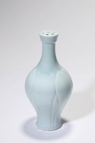 A PALE CELADON GLAZED 'LOTUS-FORM' VASE