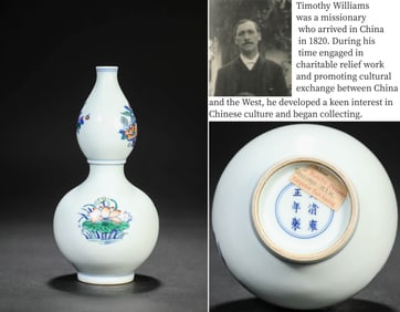 A DOUCAI 'FLORAL' GOURD SHAPED VASE