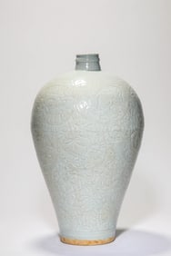 A HUTIAN CARVED MEIPING