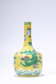 A YELLOW-GROUND WUCAI 'TWO DRAGONS PLAYING WITH PEARL' VASE