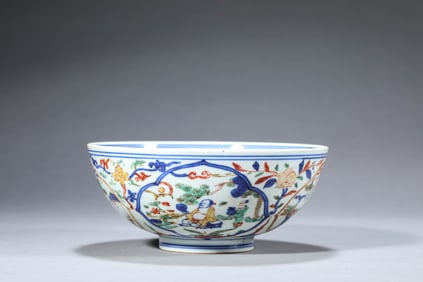 A WUCAI 'RESERVED PANEL FIGURE SCENE' BOWL