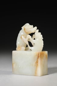 A JADE CARVED 'AUSPICIOUS BEAST' INFORMAL SEAL
