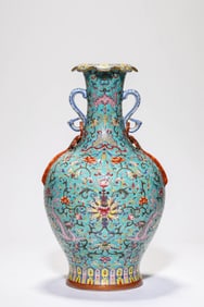 A TURQUOISE-GROUND FAMILLE-ROSE 'INTERLOCKING LOTUS' VASE