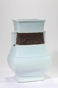 A QINGBAI-GLAZED SQUARE JAR