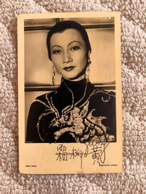 EARLY HAND-SIGNED PHOTOGRAPH OF ANNA MAY WONG – FIRST INTERNATIONALLY RENOWNED CHINESE ACTRESS