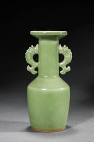 A LONGQUAN CELADON VASE