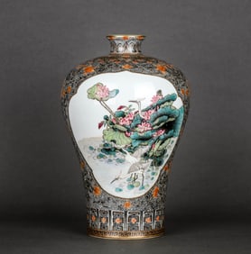A GRISAILLE WITH IRON-RED AND GILT MEDALLION FAMILLE ROSE 'FLOWERS AND BIRDS' MEIPING