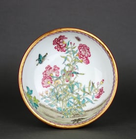 AN IRON-RED GLAZED EXTERIOR WITH FAMILLE ROSE INTERIOR 'FLOWERS AND BUTTERFLIES' TRIPOD BRUSH WASHER