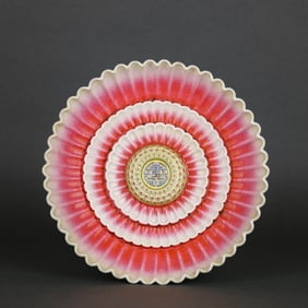 A TURQUOISE-GREEN GLAZED EXTERIOR WITH FAMILLE ROSE INTERIOR 'SHOU' CHRYSANTHEMUM SHAPED DISH