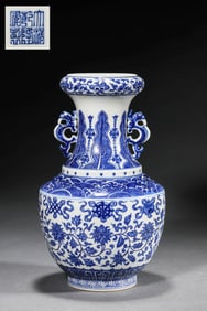A BLUE AND WHITE 'INTERLOCKING FLOWERS AND EIGHT IMMORTALS'  VASE
