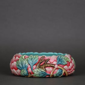 A CARVED FAMILLE ROSE 'PEONY' BRUSH WASHER