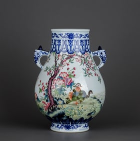 A BLUE-AND-WHITE AND FAMILLE ROSE 'MANDARIN DUCKS, POETRY' VASE
