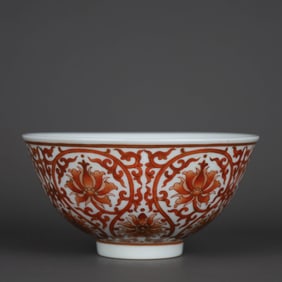 A FAMILLE ROSE 'INTERLOCKING LOTUS' BOWL