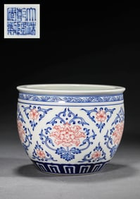 A BLUE AND WHITE WITH UNDERGLAZED RED 'FLORAL' BRUSH WASHER