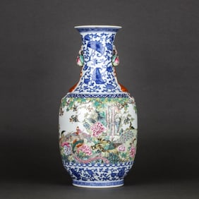 A BLUE AND WHITE WITH FAMILLE ROSE 'HUNDRED BIRDS FACING PHOENIX' VASE