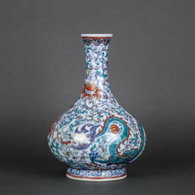 A DOUCAI 'INTERLOCKING FLOWERS AND DRAGON' VASE