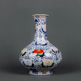 A BLUE AND WHITE WITH DOUCAI 'FLOWERS' VASE