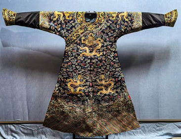 DRAGON ROBE