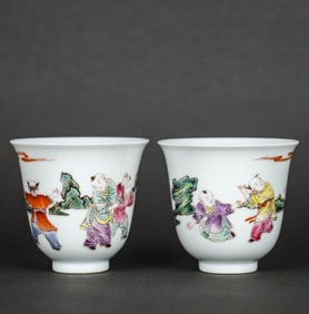 A FAMILLE ROSE 'PLAYING CHILDREN' CUP