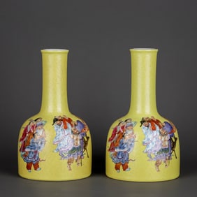 A YELLOW-GROUND FAMILLE ROSE MEDALLION 'BATS, EIGHT IMMORTALS' VASE