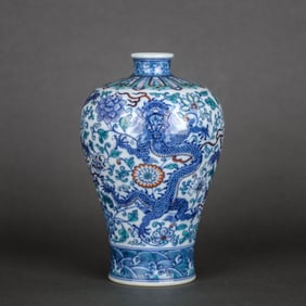 A DOUCAI 'DRAGON AND INTERLOCKING LOTUS' MEIPING