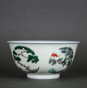 A FAMILLE ROSE ‘INTERLOCKING FLOWER' BOWL