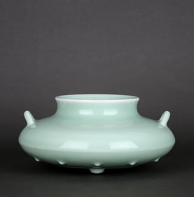 A CELADON FISH-BASKET SHAPED VASE
