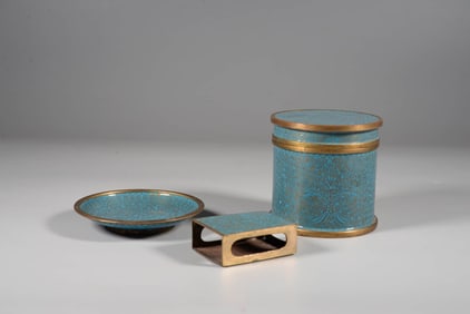 A CLOISONNE ENAMEL STUDIO SET