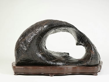 A TAIHU STONE 'HEART SUTRA' ORNAMENT (WITH WOOD STAND)