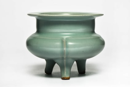 A CELADON TRIPOD CENSER