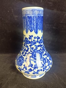 A FAMILLE ROSE 'INTERLOCKING FLOWERS' WATER CHESTNUT SHAPED VASE