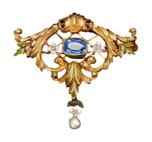 FRENCH ART NOUVEAU 18K GOLD SCROLL-ENGRAVED ENAMEL SAPPHIRE BROOCH, CIRCA 1900