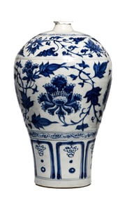 A BLUE AND WHITE ' INTERLOCKING LOTUS' MEIPING