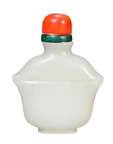 A JADE SNUFF BOTTLE