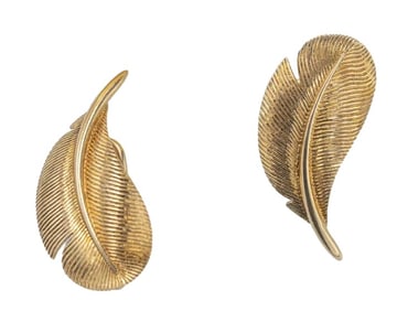 EUROPEAN ANTIQUE JEWELRY: 1950S HERMÈS 18K GOLD FEATHER EARRINGS