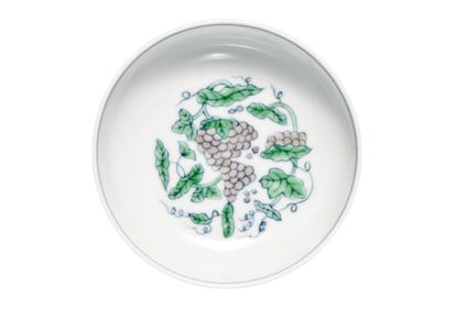 A DOUCAI 'INTERLOCKING GROUPS' DISH