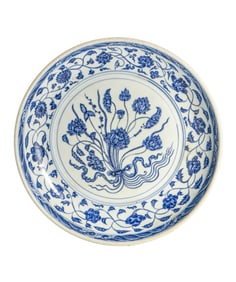 A BLUE AND WHITE 'LOTUS' DISH