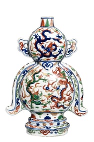 A WUCAI 'DRAGON' GOURD SHAPED VASE