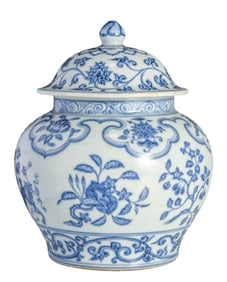 A BLUE AND WHITE 'FLOWER AND FRUIT' COVERED JAR
