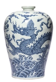 A BLUE AND WHITE 'CLOUD AND DRAGON' MEIPING