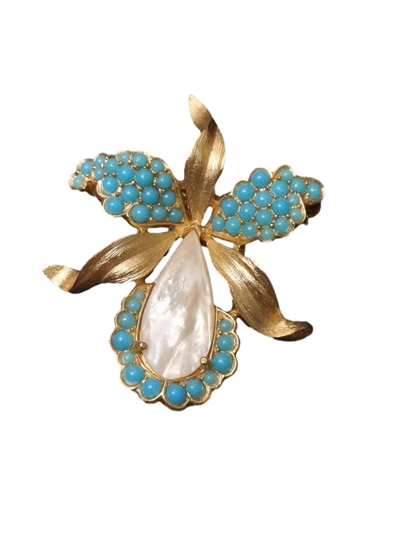 VINTAGE TRIFARI MOTHER-OF-PEARL AND SIMULATED TURQUOISE ORCHID BROOCH: VINTAGE TRIFARI MOTHER-OF-PEARL AND SIMULATED TURQUOISE ORCHID BROOCH