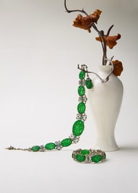 1930S PLATINUM JADEITE, EMERALD AND DIAMOND SUITE