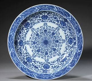 A BLUE AND WHITE 'INTERLOCKING LOTUS AND BABAO' DISH
