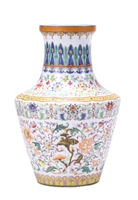 A FAMILLE-ROSE 'INTERLOCKING FLOWERS' VASE