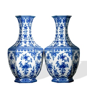 A PAIR OF BLUE AND WHITE 'FLORAL' HEXAGONAL VASES
