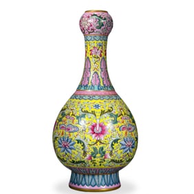 A FAMILLE-ROSE YELLOW-GROUND 'INTERLOCKING FLORAL' VASE