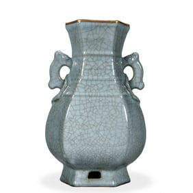 A GUAN-TYPE VASE