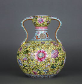 A YELLOW-GROUND FAMILLE ROSE 'LINGZHI AND INTERLOCKING FLOWERS'  GARLIC-HEAD SHAPED VASE