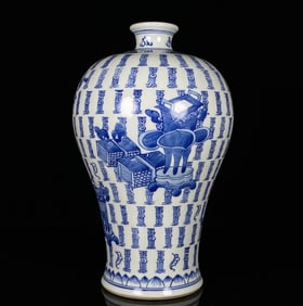 A BLUE AND WHITE 'ANTIQUES, FLOWERS AND SHOU' MEIPING